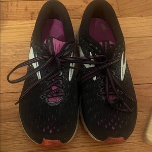 Brooks Women's Black and Pink Athletic Shoes